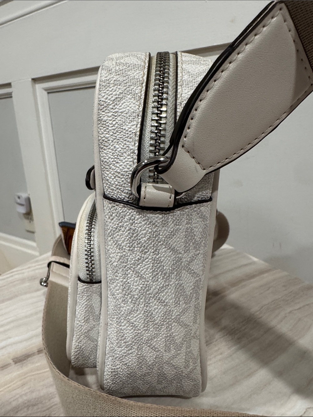 Michael Kors Bag Travel Small Jet Set Logo White Cream Leather Crossbody - Picture 7 of 17